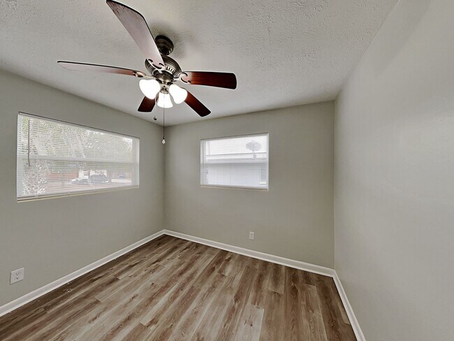 Building Photo - Updated 3 Bed, 2 Bath Home with Fenced Yard & Sunroom in Jacksonville, FL