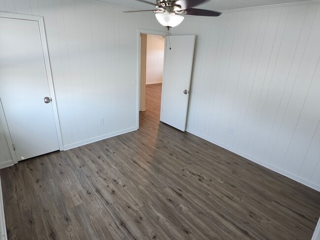 Building Photo - Newly Renovated 2 bedroom, 1 bathroom Apartment on Panama City Beach