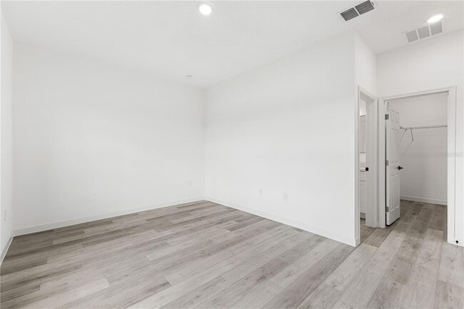 Building Photo - 835 Colville Dr
