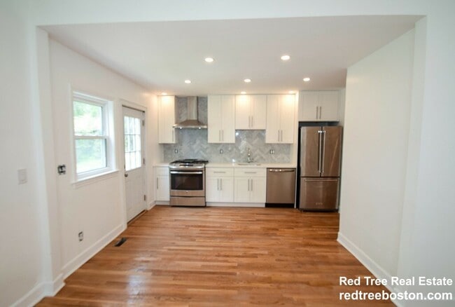 Building Photo - 32 Cedar St