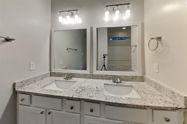 Building Photo - 25819 Oakridge Forest Ln