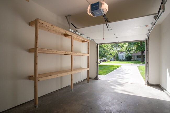Building Photo - 6038 Juniper Dr