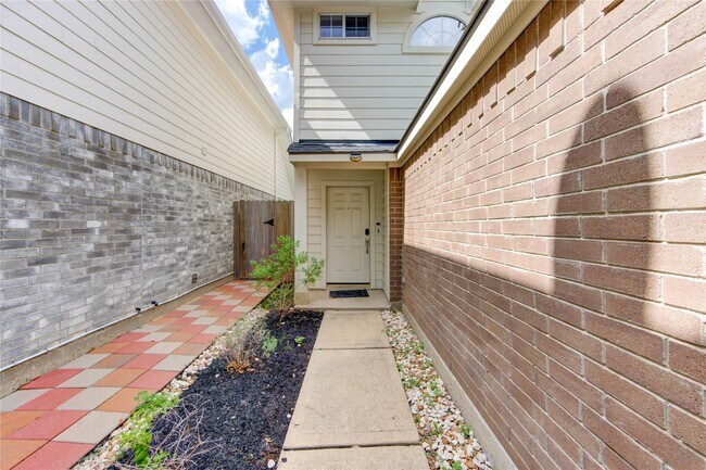 Building Photo - 19334 Strathmore Pl Ln