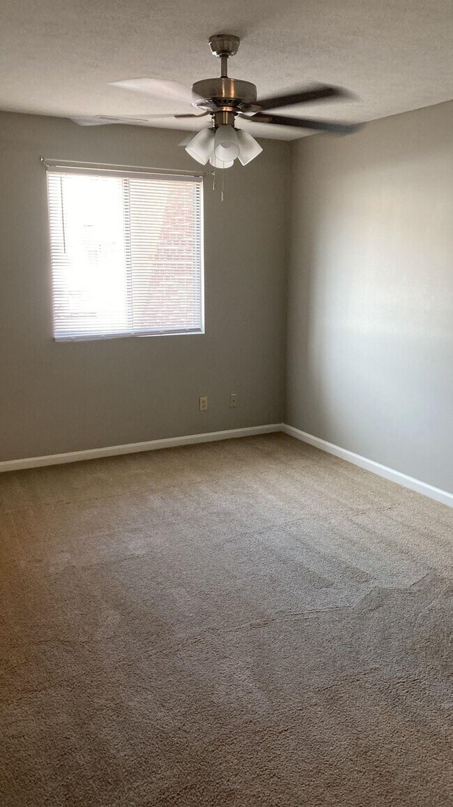 Building Photo - 1010 Blue Ridge Dr