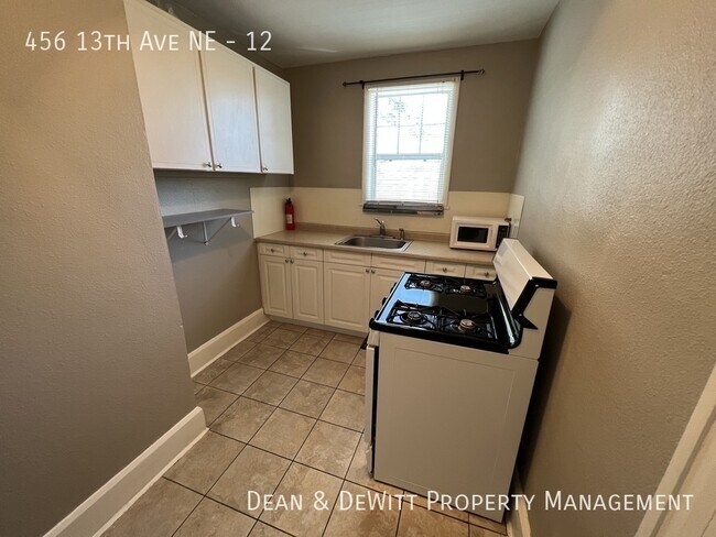 Building Photo - 456 13th Ave NE