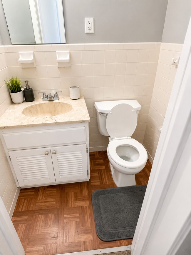 Building Photo - Spacious 2 Bed / 1.5 Bath Apartment at Raleigh Pines