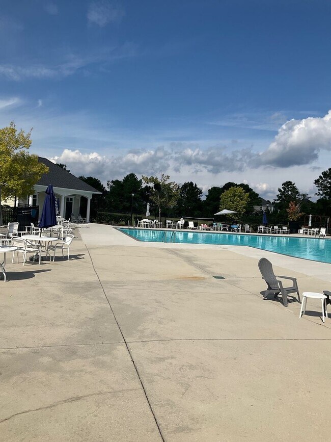 Building Photo - Welcome to this stunning townhouse in Leland, NC!