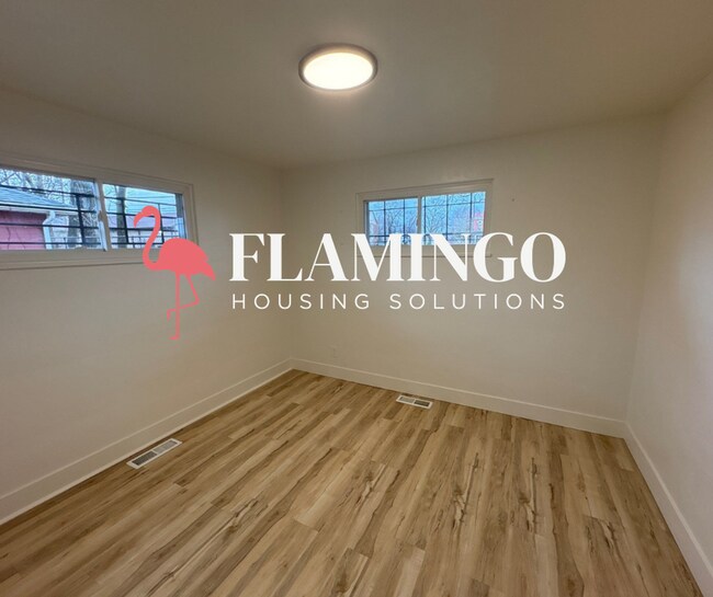 Building Photo - 305 Mercer Ave