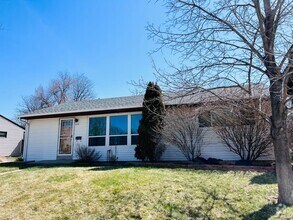 Building Photo - Welcome to University Hills!!  Perfect 3 B...