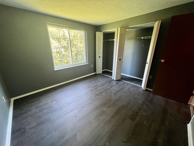 Building Photo - Newly Updated! - 2 Bedrooms 1 Bathroom - Hopewell Township