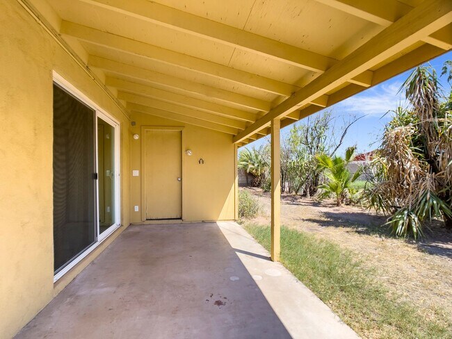 Building Photo - 1913 E El Parque Dr