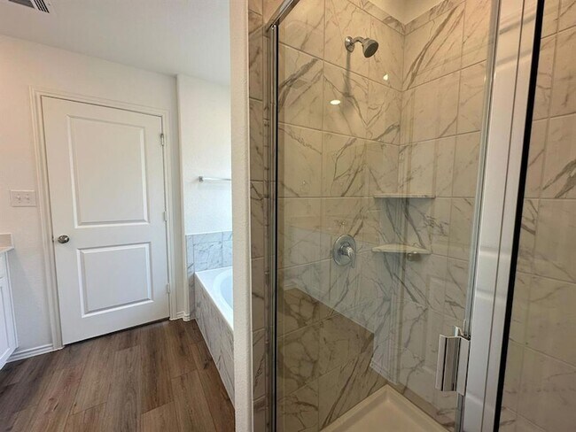 Building Photo - 121 Seminole Dr