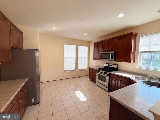 Building Photo - 420 Azra Ct