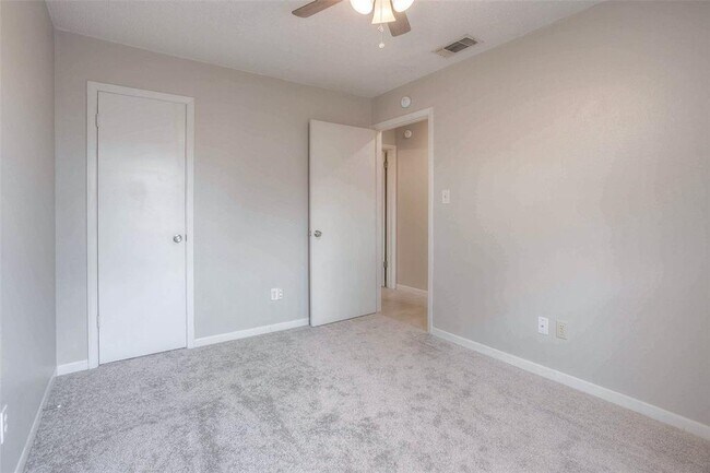 Building Photo - 3011 Sand Dr