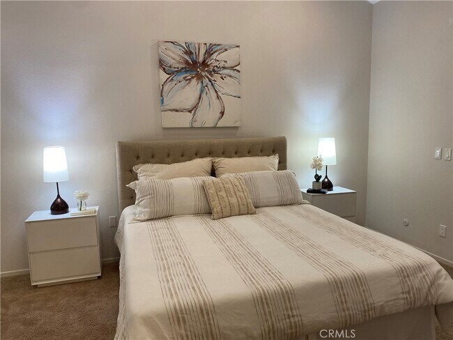 Building Photo - 21931 Burbank Blvd