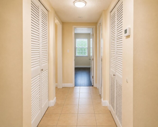 Building Photo - 4205 N University Dr
