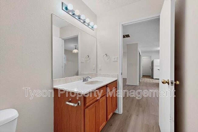 Building Photo - 8001 Vinemont Pl NW