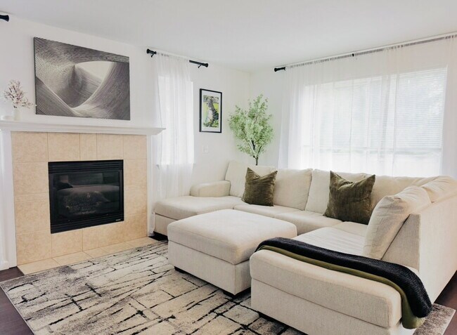 Building Photo - Spacious 3-Bed, 2.5-Bath Townhome in Prime Puyallup Location