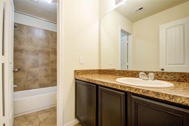 Building Photo - 2131 Tandy Park Way