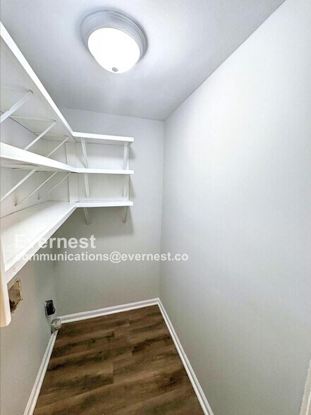 Building Photo - 8277 Redwood Dr