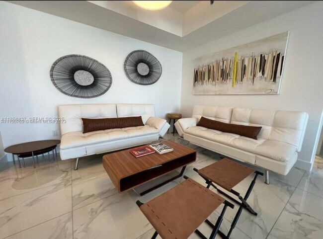 Building Photo - 15811 Collins Ave