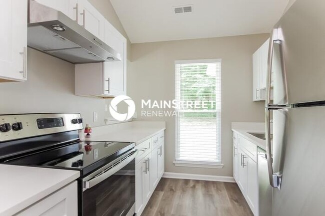 Building Photo - 3 Bedroom Pet-Friendly Home in CHARLOTTE, NC with Main Street Renewal