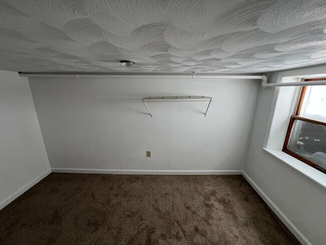 Building Photo - 705 Short St