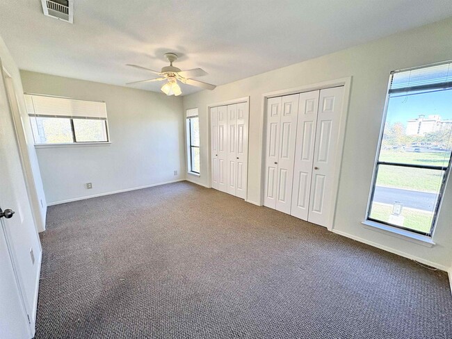 Building Photo - 601 Free Rein