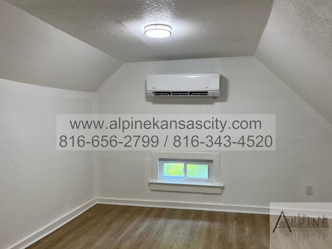 Building Photo - HUGE 3 Story Remodel!