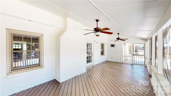 Building Photo - 6810 Rosemary Ln