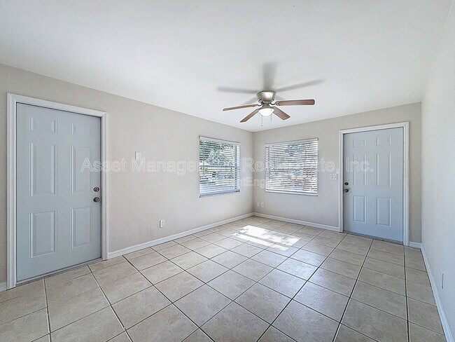 Building Photo - 470 93rd Ave N