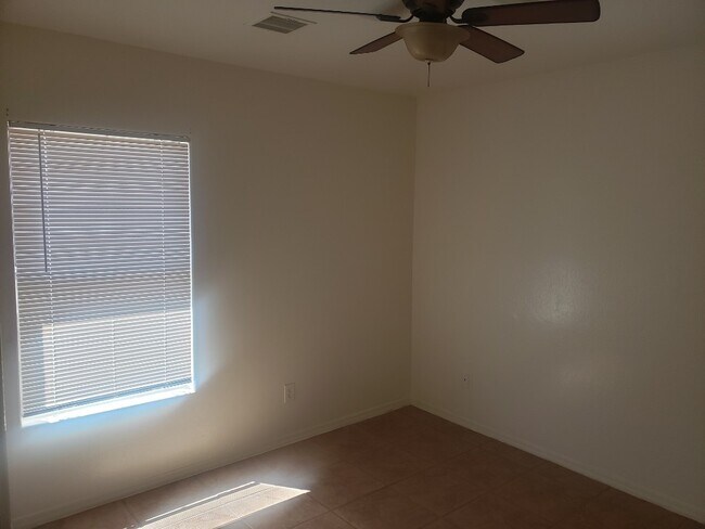 Building Photo - N Sunshine Blvd