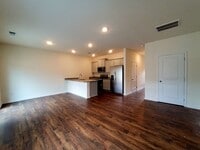 Building Photo - Kodak 37764 - 3 bedroom 2.5 bath townhouse - call Dustin Walker 865-221-0197