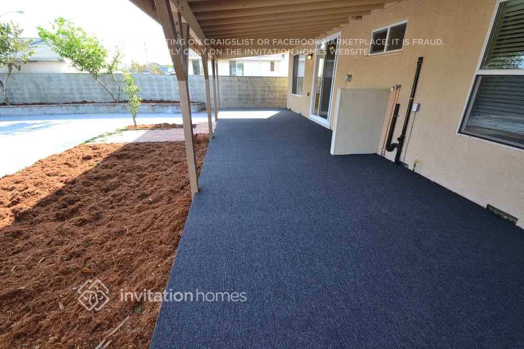 Building Photo - 10821 Rosecrans Ave