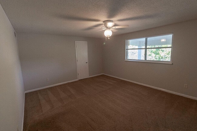 Building Photo - 1305 N Golf Blvd