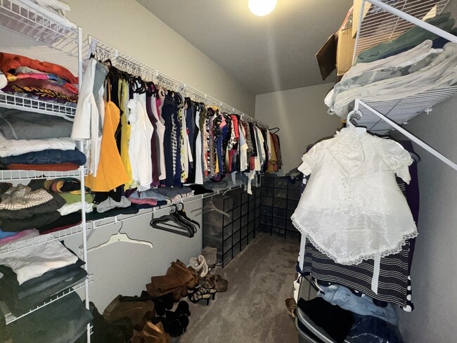 Building Photo - 400 Glenhaven Ln