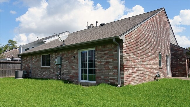Building Photo - 18143 Forest Cedars Dr