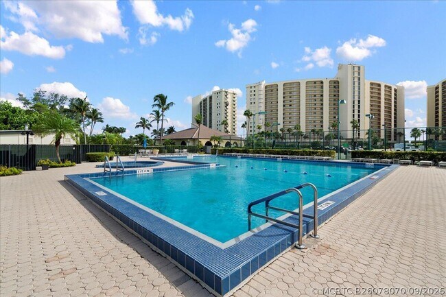 Building Photo - 400 Ocean Trail Way