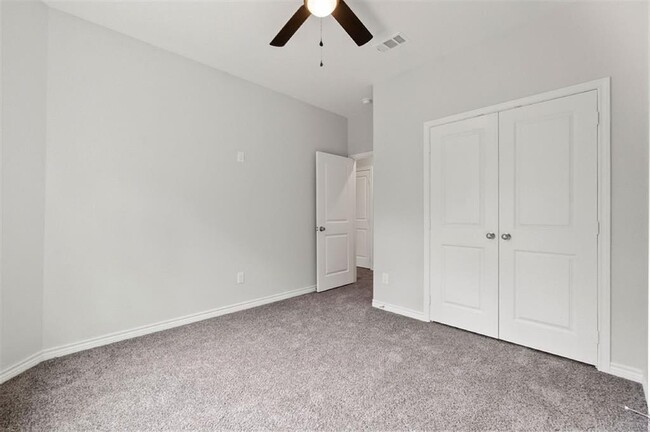 Building Photo - 15898 Chestnut Dr