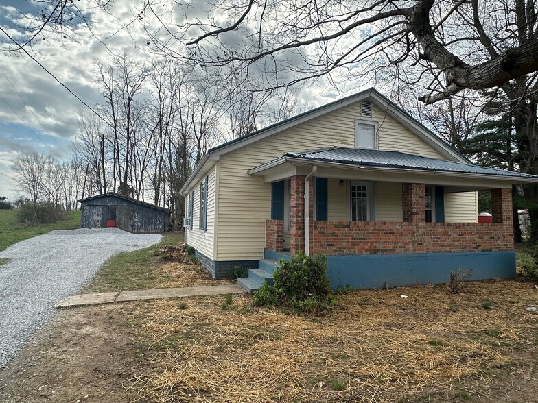 Building Photo - 3067 Greensburg Rd