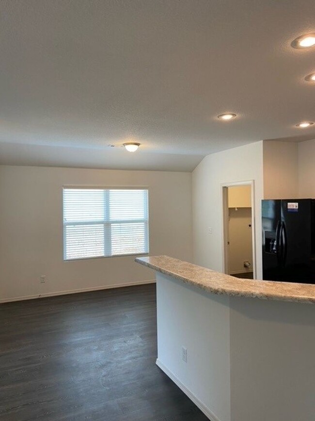 Building Photo - New Year's Promotion! Three Bedroom | Two ...