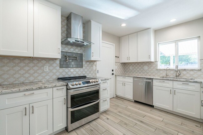 Building Photo - BEAUTIFUL SOUTH SCOTTSDALE - CORNER LOT & ...