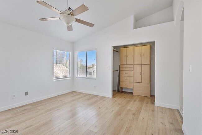 Building Photo - 8758 Arawana Pl