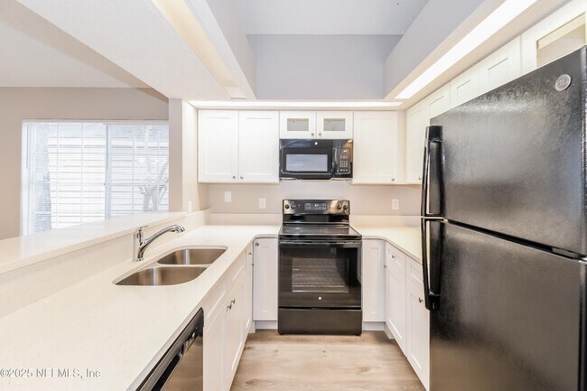 Building Photo - 7709 Mystic Point Ct W