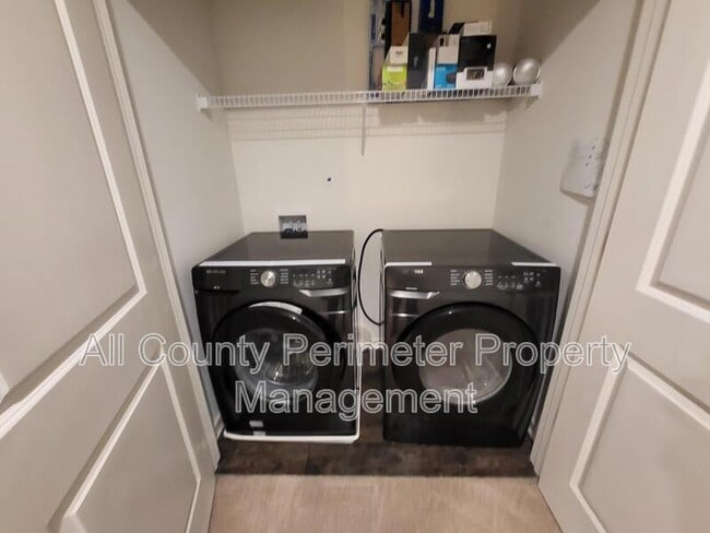 Building Photo - 5163 Madeline Pl