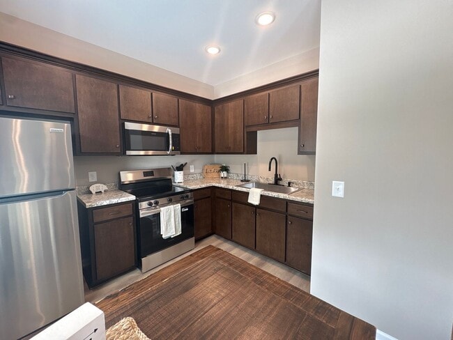 Building Photo - 513 Westend Cir