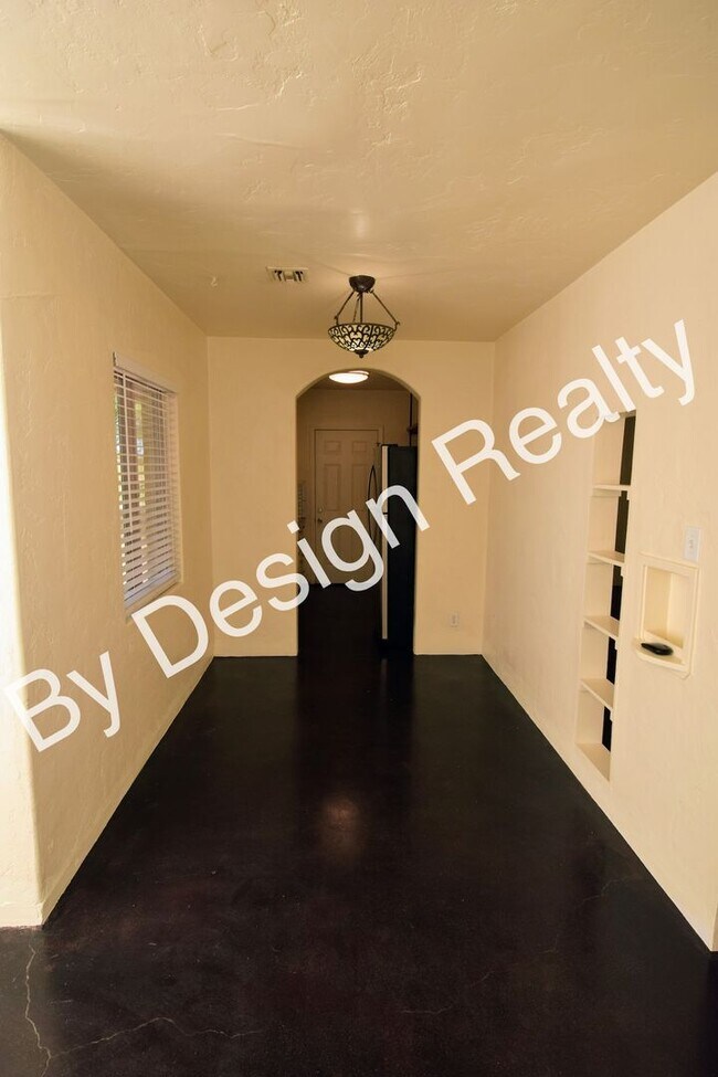 Building Photo - Midtown 2 Bed 1 Bath Home on Huge Lot