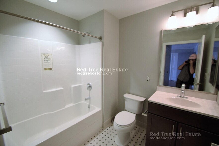 Building Photo - 9 Williams St