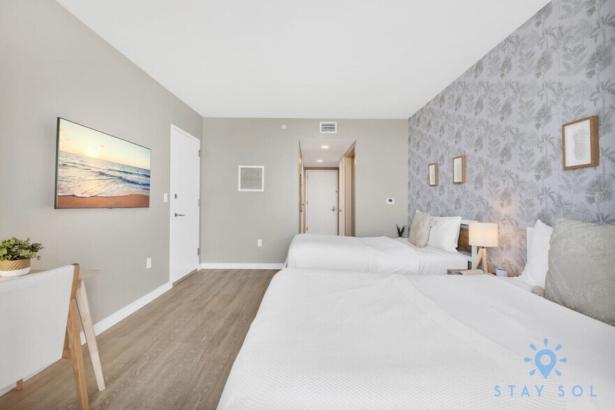 Building Photo - 2602 E Hallandale Beach Blvd