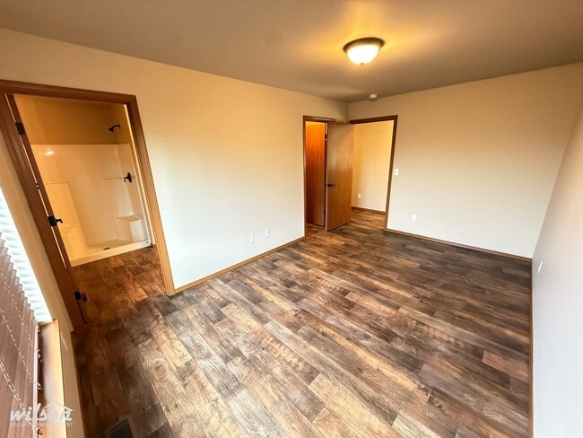 Building Photo - 710 N 29th Ave